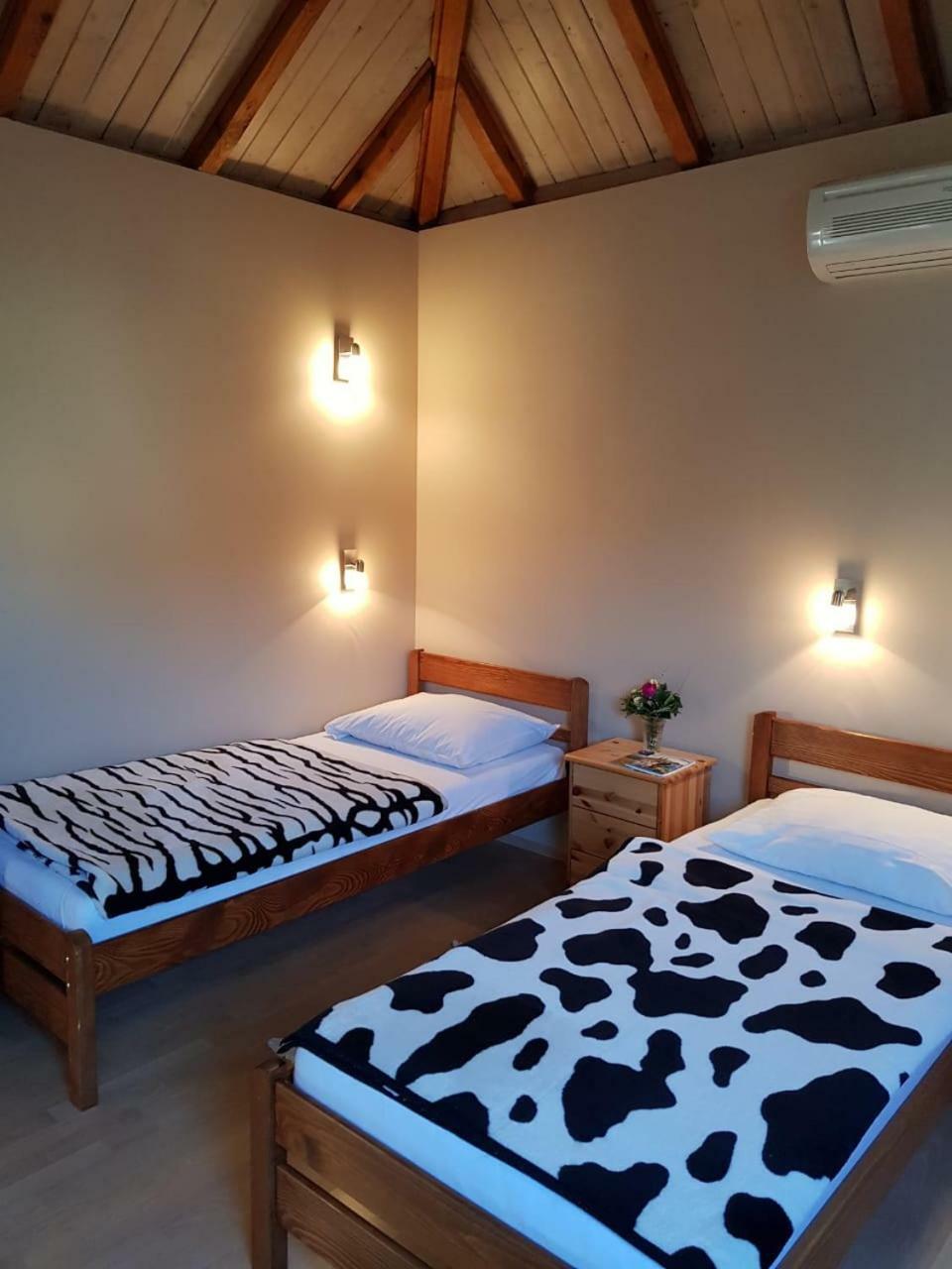 Favela Hostel Zagreb Bagian luar foto
